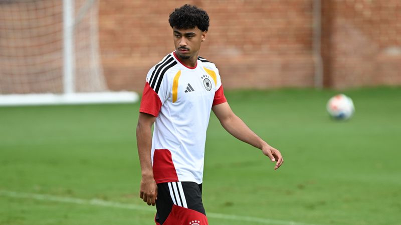 Germany's Brown completes move from Frankfurt to Bayern